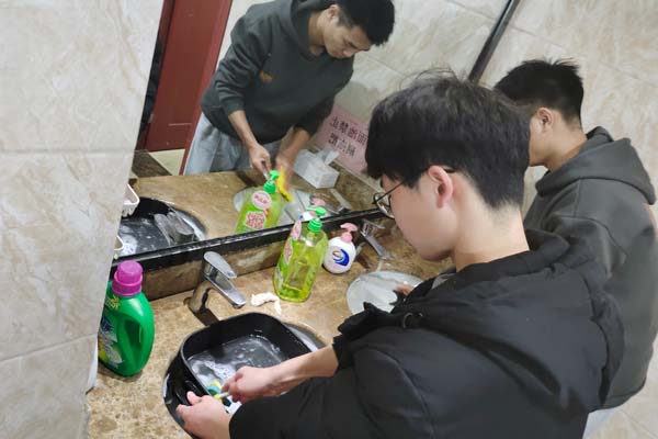 庆冬至  包饺子