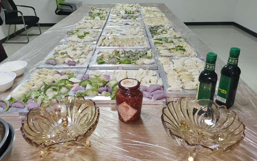 庆冬至  包饺子