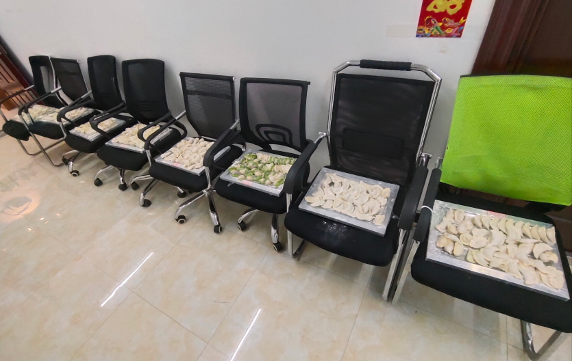庆冬至  包饺子